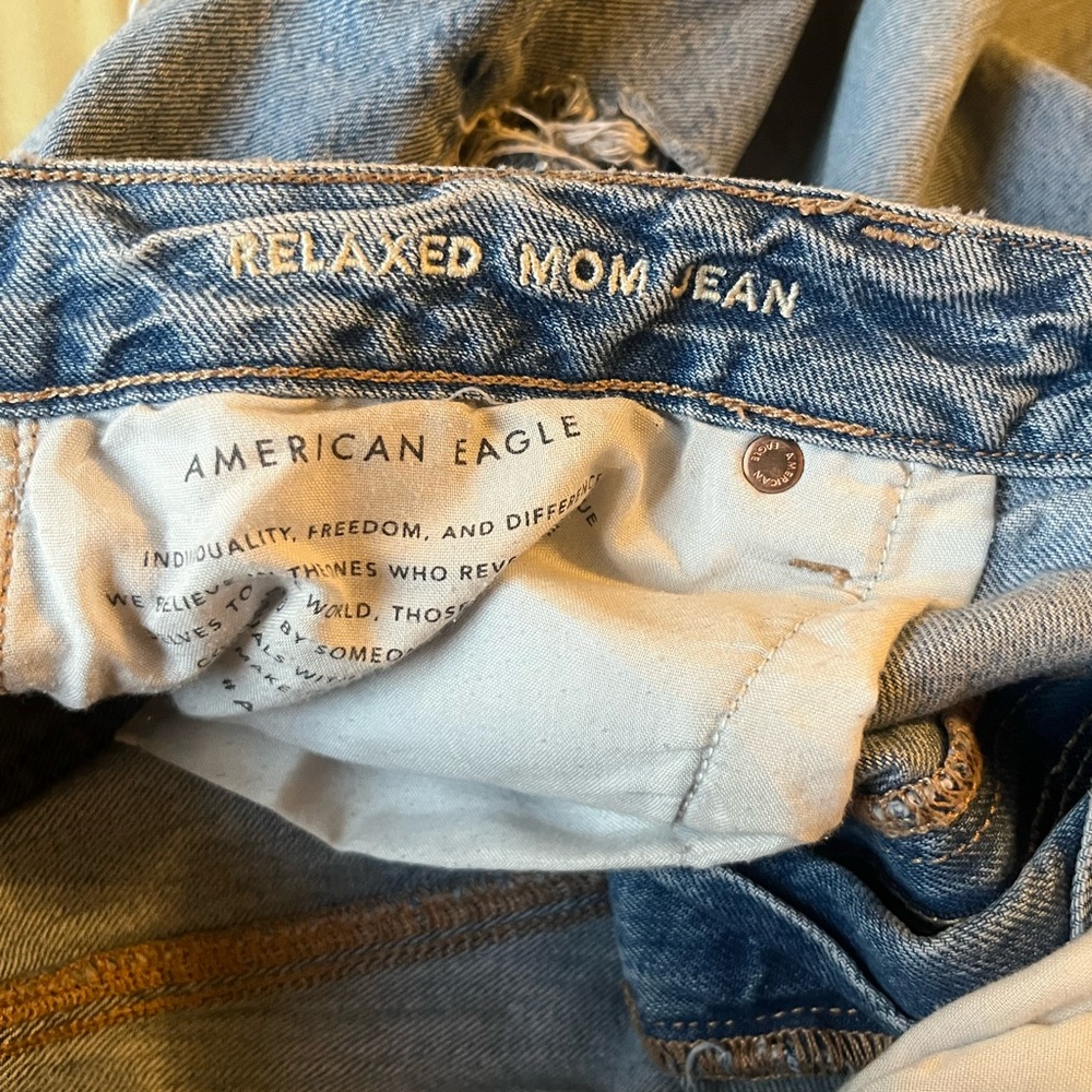 American Eagle Outfitters Light Blue Distressed Jeans - Picture 5 of 5